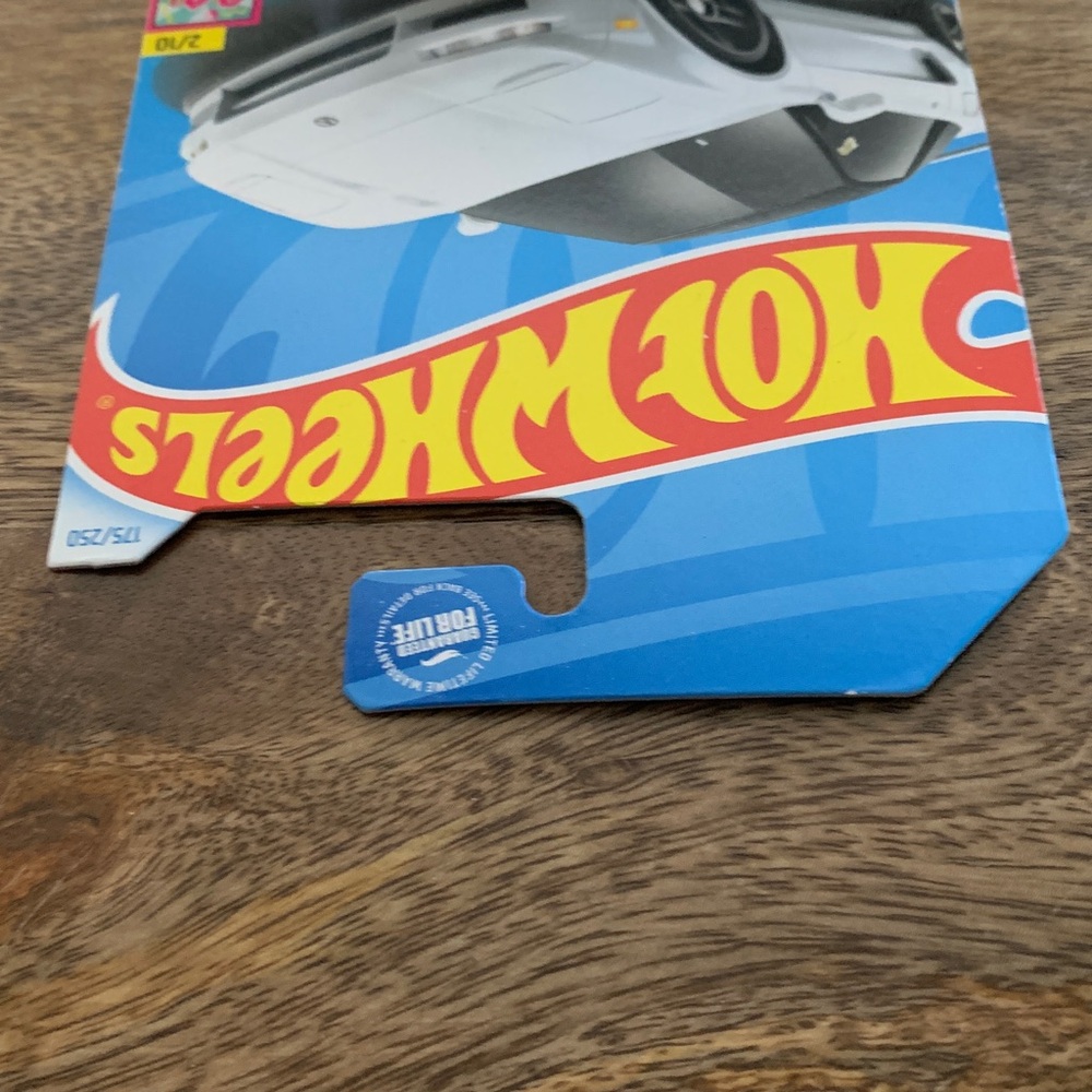 Mattel Hot Wheels '90 Acura NSX White Die-Cast Car - Picture 4 of 6